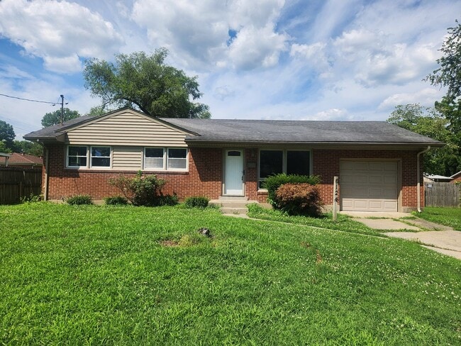 Beautiful 3 bedroom 1 bath with attached g... - Beautiful 3 bedroom 1 bath with attached g... House