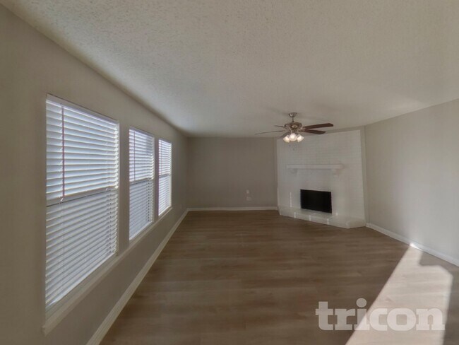 Building Photo - 1216 Grinnell Dr