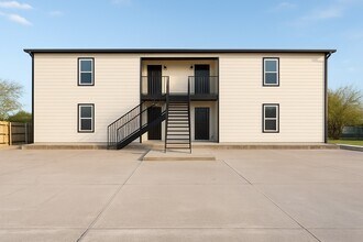 Building Photo - 1421 Kingston Dr