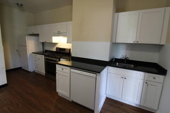 Building Photo - 4.0 bedroom in Cambridge Massachusetts 02139