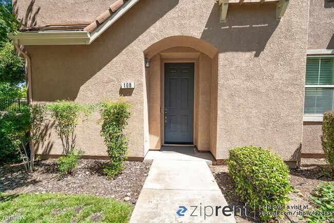 Building Photo - 4 br, 3 bath Townhome - 108 Dante Circle, ...