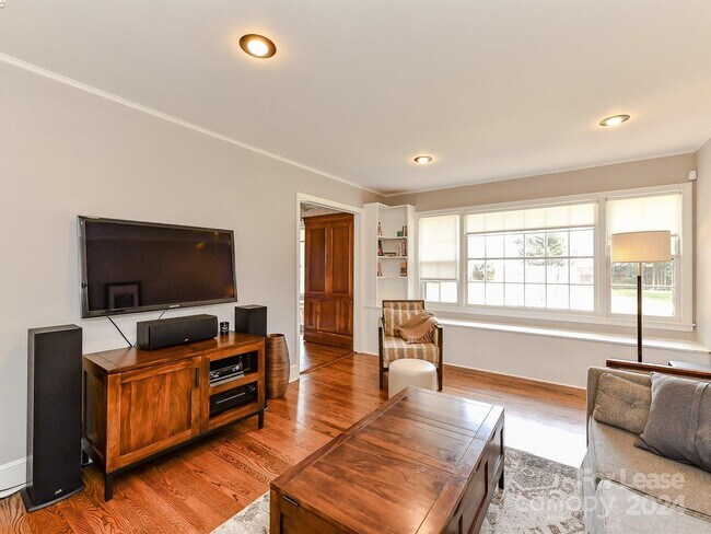 Foto del edificio - 1615 Emerywood Dr