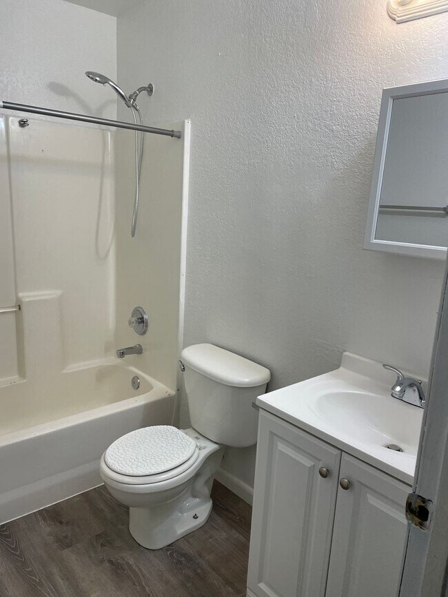 Foto del edificio - 716 30th Ave Ct