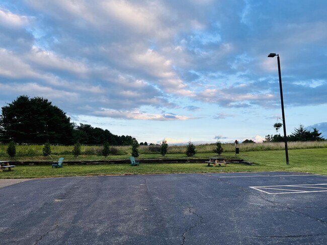 Foto del edificio - 104 Jefferson Ridge Rd