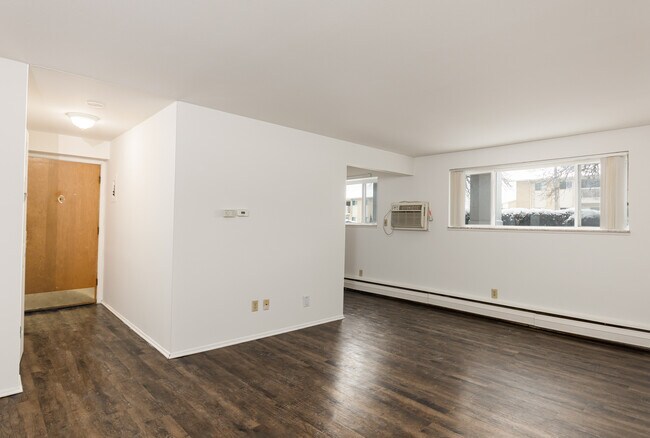 Foto del edificio - Amber Square Apartments and Townhomes