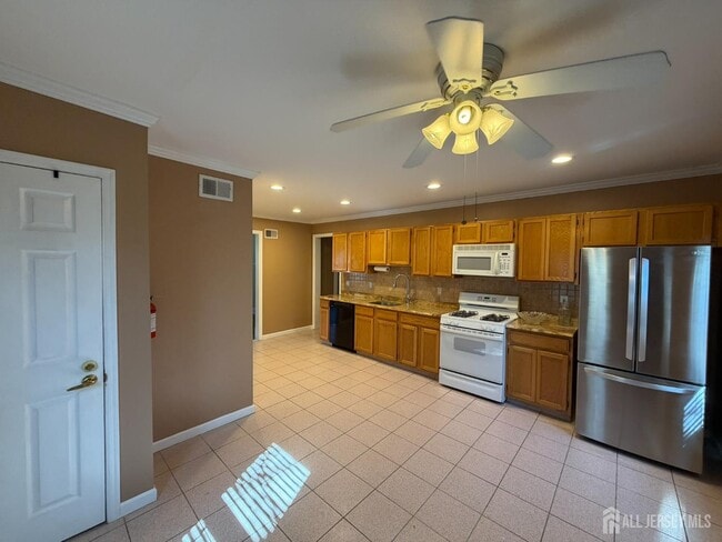 Foto del edificio - 628 Grove Ave