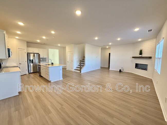 Building Photo - 106 Glacier Wy