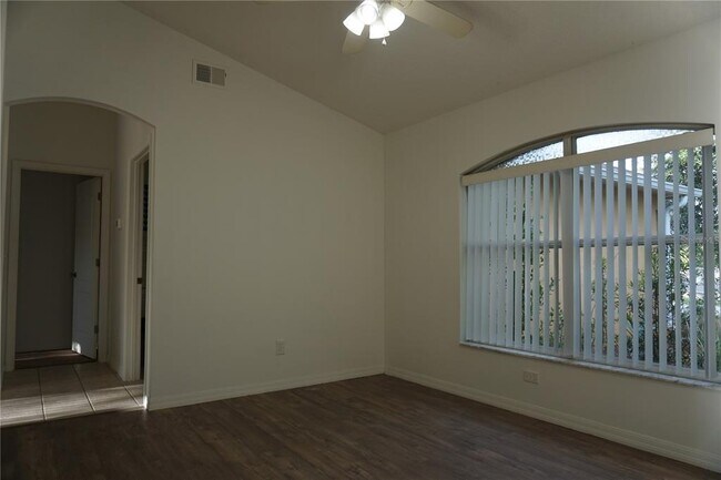 Foto del edificio - 10500 Lake Hasson Cir