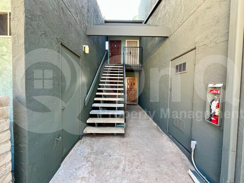 Foto principal - 818 S Langley Ave