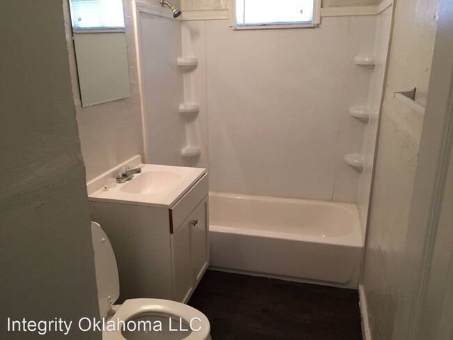 Building Photo - 2 br, 1 bath House - 507 West Rickenbacker...