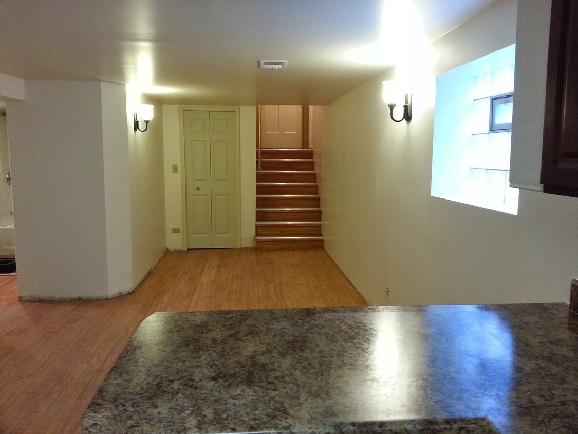 LIVINGROOM - 1022 N Menard Ave