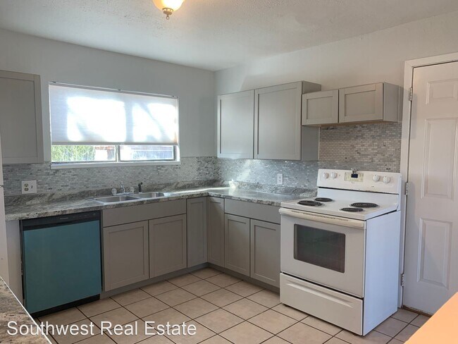 Building Photo - 4 br, 1 bath House - 729 W Manana