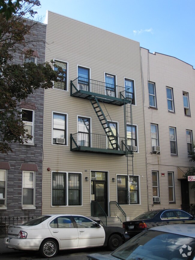Building Photo - 302 Harman St