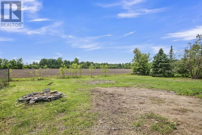 Building Photo - 1140 S Gower Dr