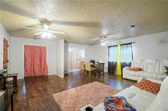 Building Photo - 206 Sunset Dr