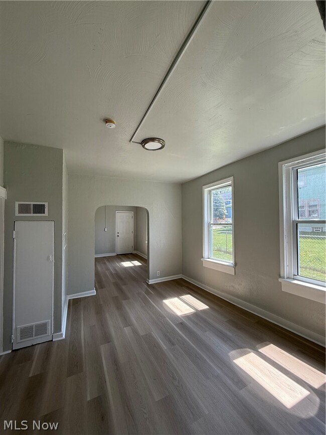 Building Photo - 3514 W 58th St