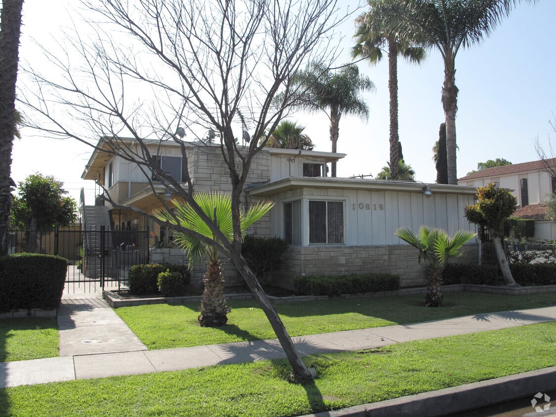 Building Photo - 10816 California Ave
