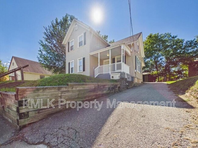 Building Photo - 428 Allyn St