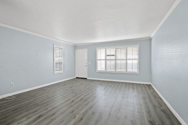 Building Photo - Your Perfect First-Floor 1 Bedroom, 1 Bath...