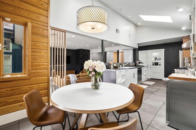 Foto del edificio - 2800 Cherry Ln