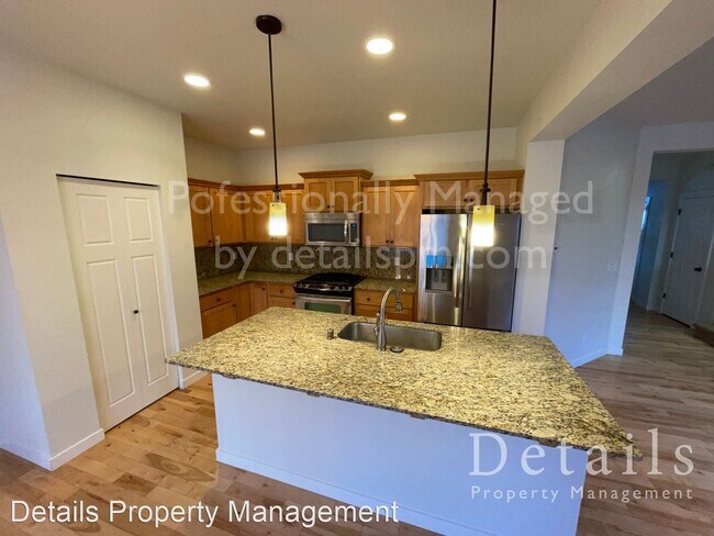Building Photo - 3 br, 2.5 bath House - 4496 NW Arriva Way