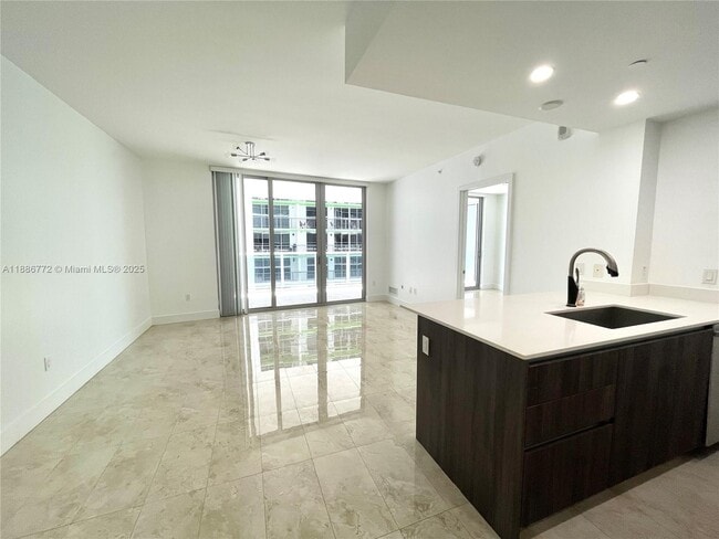 Foto del edificio - 488 NE 18th St