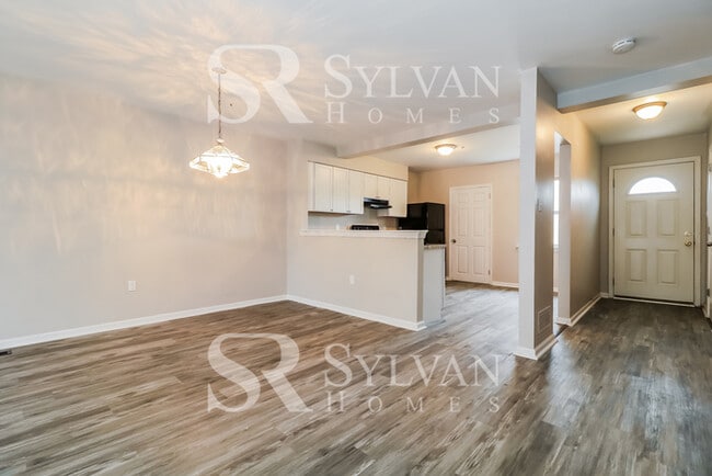 Building Photo - You will love this cozy home!!