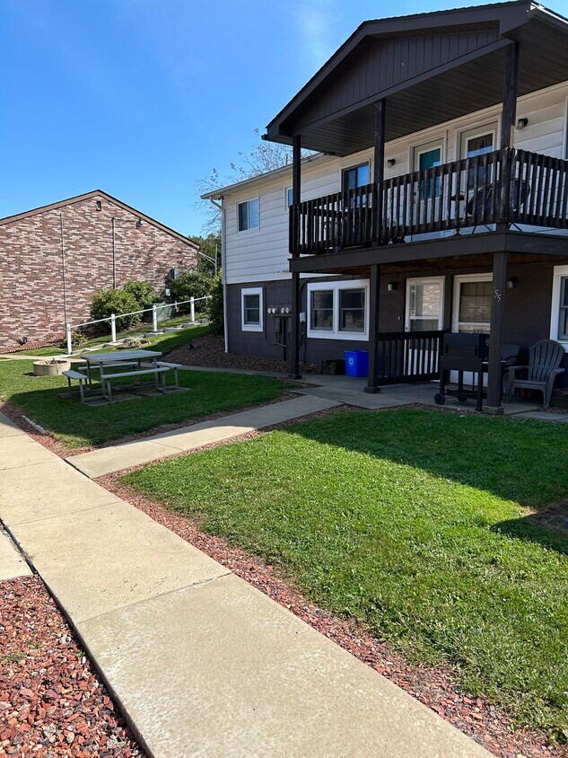 Primary Photo - 349 Maple St