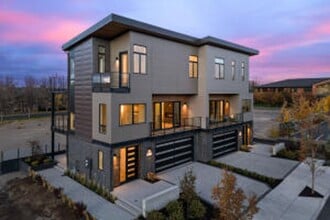 Building Photo - 211 SW Log Ct