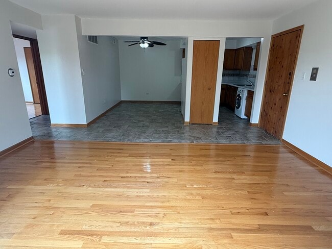 Foto del edificio - 10707 Keating Ave