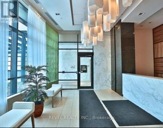 Photo du bâtiment - 5740-5740 Yonge St