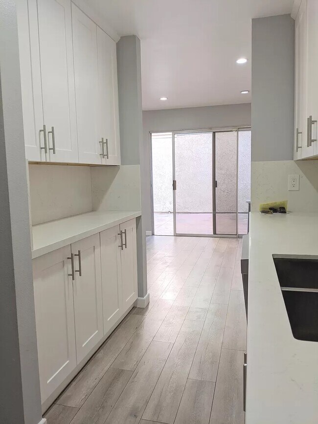 Kitchen - 9356 Mesa Verde Dr