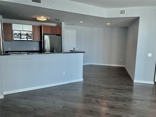 Building Photo - 300 S Biscayne Blvd