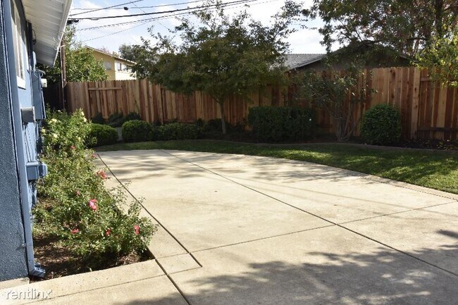 Building Photo - 3 br, 2 bath House - 9072 Goldilocks Way