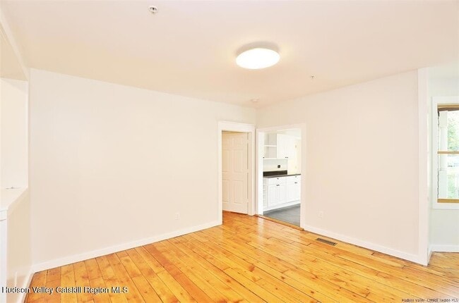 Building Photo - 12 Stuyvesant St