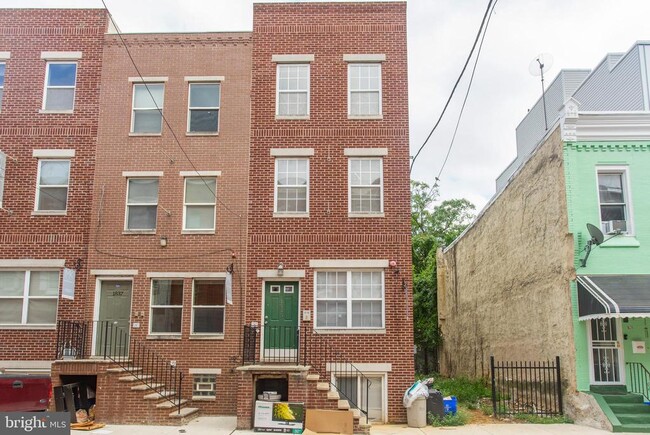 Building Photo - 1835 Willington St