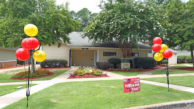 Building Photo - Peachtree Place