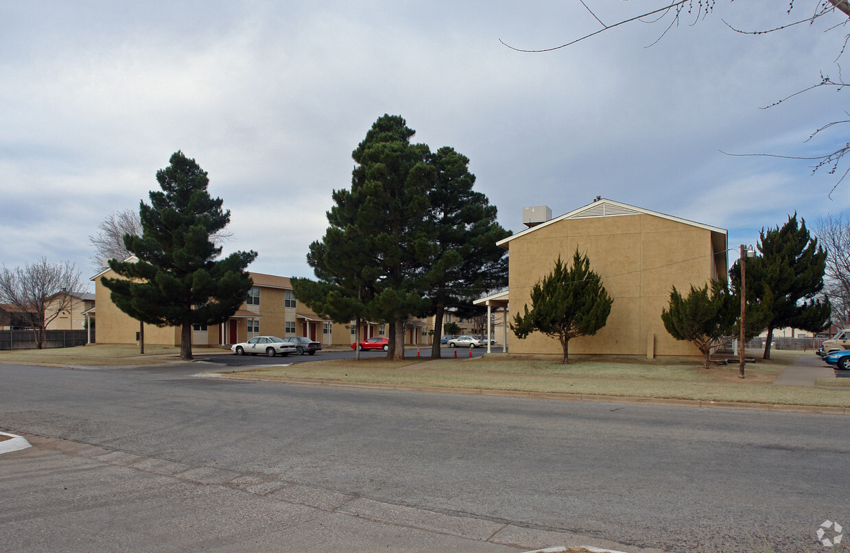 Primary Photo - Garden Apartments