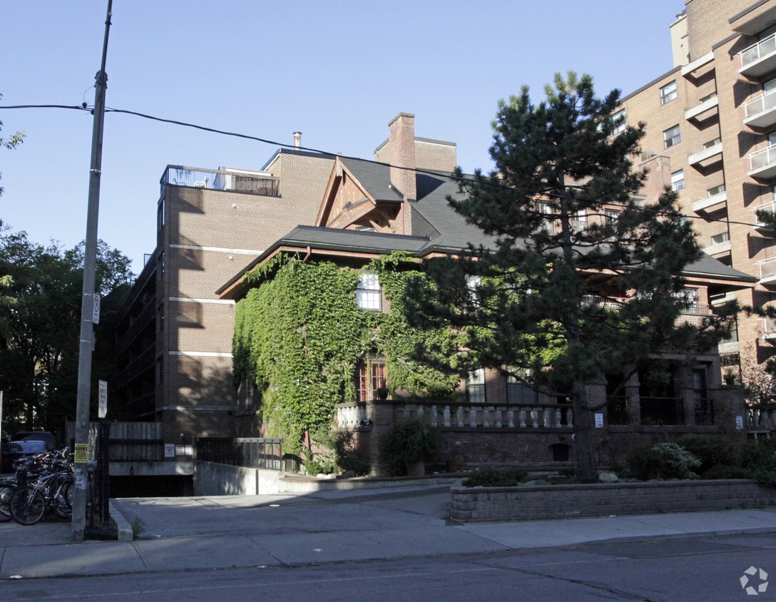 Building Photo - Powell Mansion