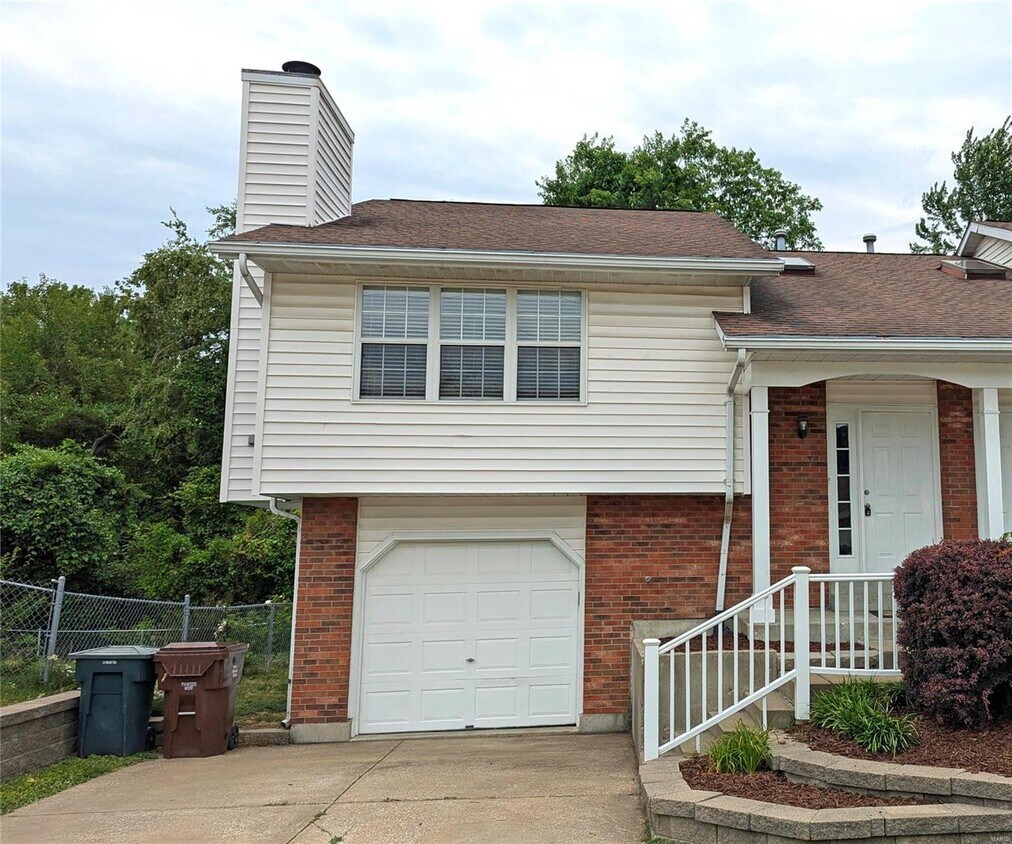 Primary Photo - 332 Spencer Pl