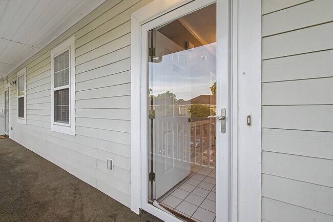 Foto del edificio - Condo in Arrowhead with brand new paint and carpet!