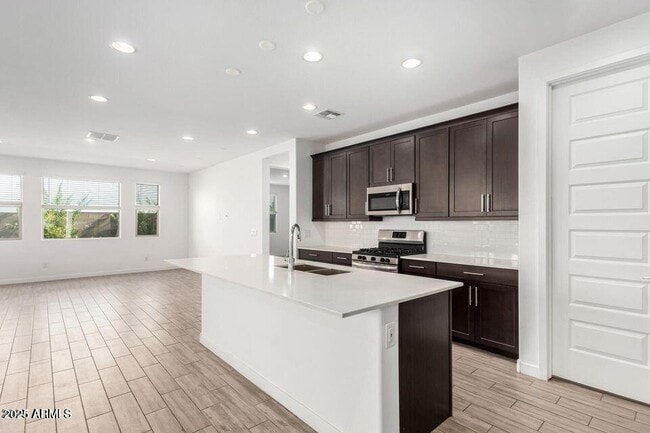 Foto del edificio - 19237 W Hazelwood St