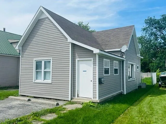 Foto principal - 122 W South B St