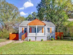 Building Photo - 1372 Lockwood Dr SW