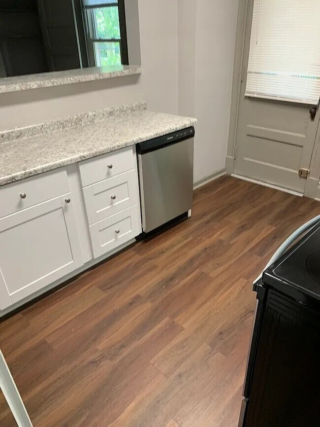 Foto del edificio - Charming 6 beds 2 baths in Cincinnati!