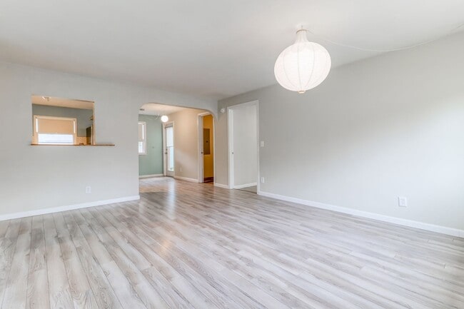 Foto del edificio - Modernized 3-Bedroom Home with Open Living and Outdoor Space