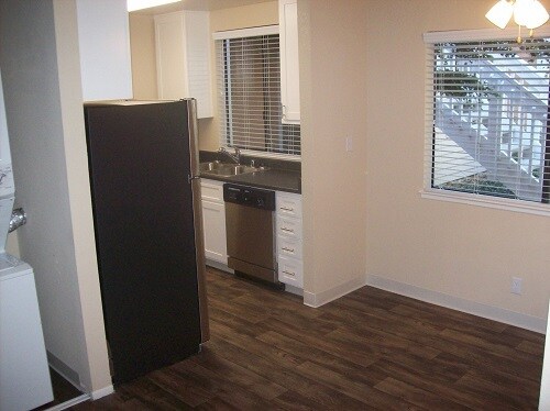 stainless steel appliances - 3922 Northumberland Ter