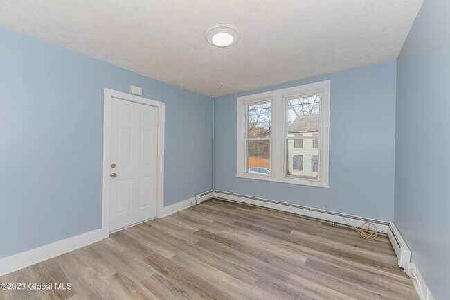 Building Photo - 506 3rd St