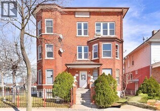 Building Photo - 706 Marentette Ave