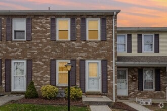 Building Photo - 617 Allenview Dr